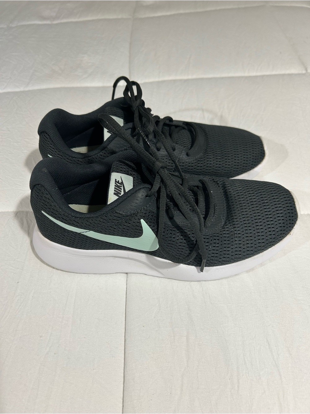 Nike Women’s Gray Athletic Shoes with Mint Swoosh Women’s Size 8
